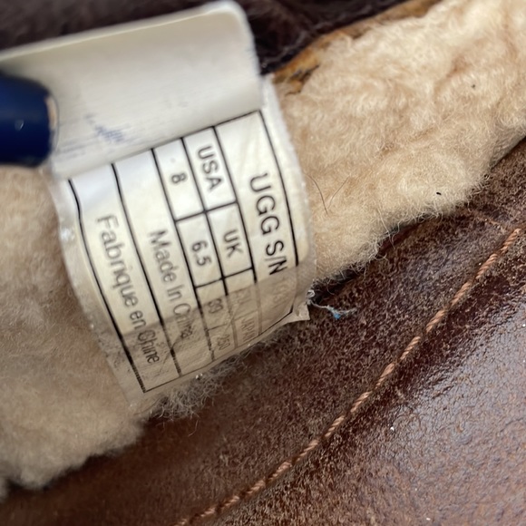 Women’s UGG size 8 slip on shoes. Super comfy with great support! - Picture 3 of 6